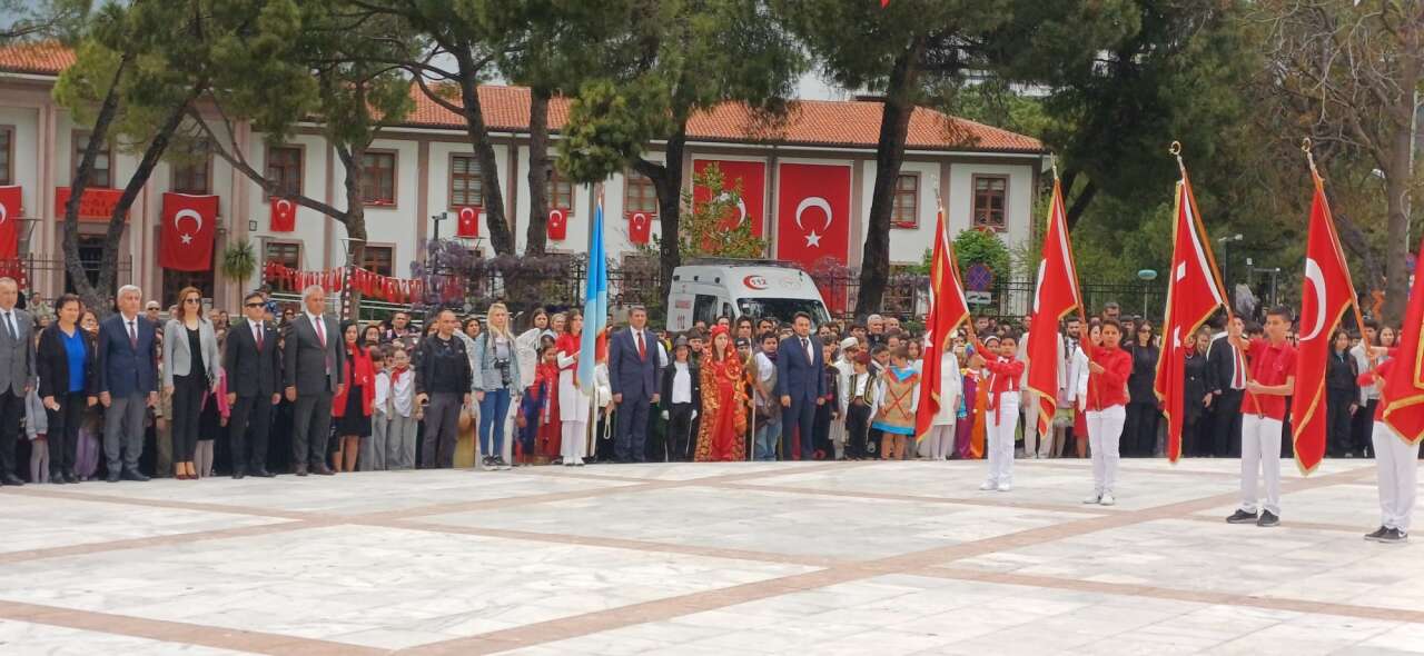 Muğla’da 23 Nisan Coşkusu Cumhuriyet Meydanı’nda Başladı 7